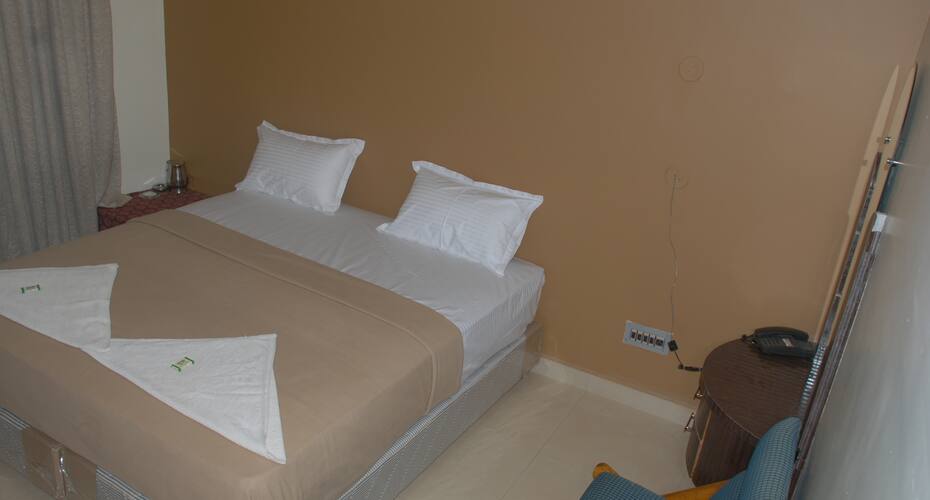 Hotel Mookambika Deluxe, Badami 3